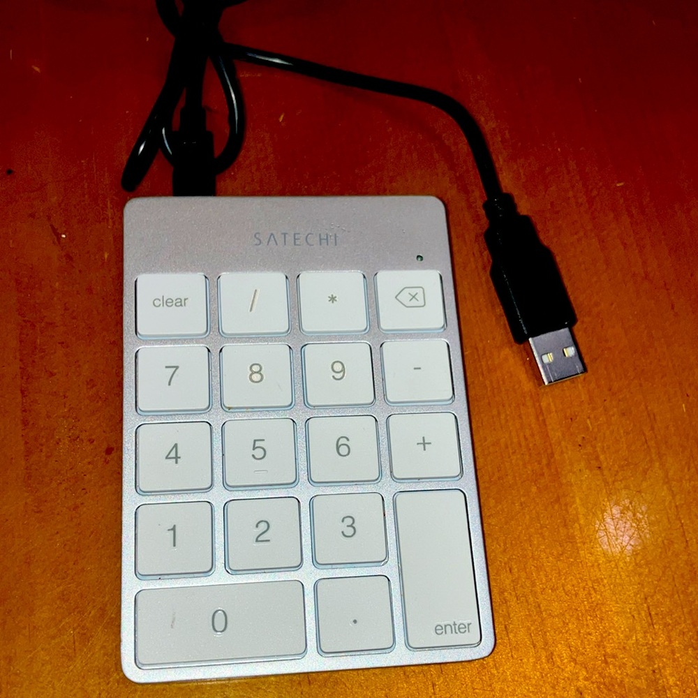 Satechi Slim Aluminum rechargeable 18 key keypad and keyboard extension